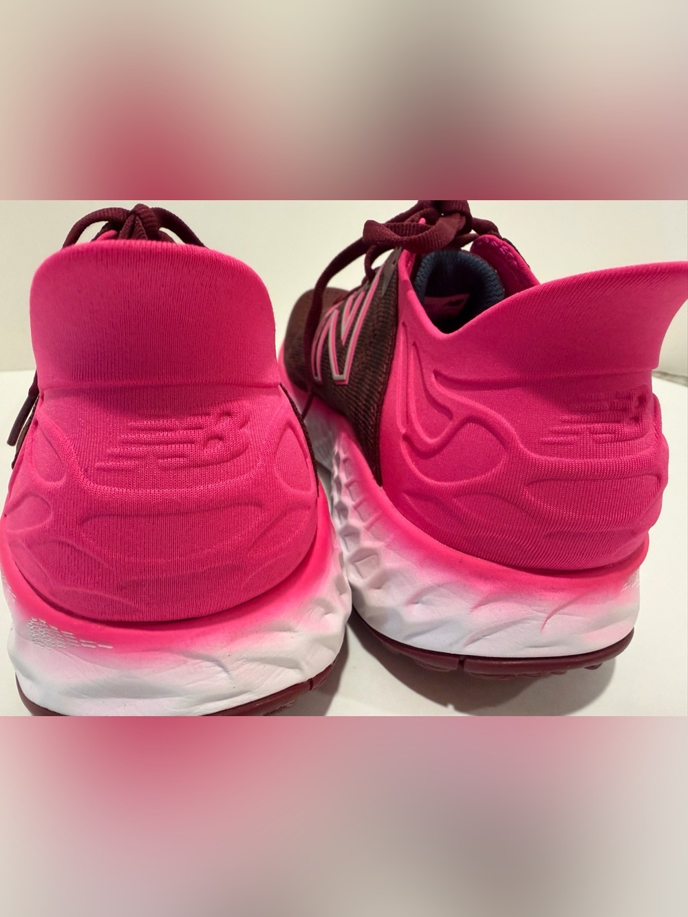 Size 8.5W New Balance Womens Fresh Foam W1080G11 Pink Running Shoes - Picture 13 of 14
